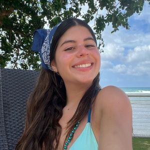 Meet your Posher, Aliana